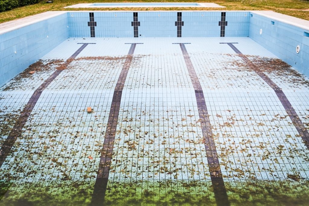 Descubre cómo limpiar una piscina vacía de forma efectiva 6 Cómo limpiar una piscina vacía
