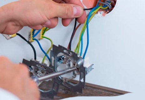 Averías eléctricas en casa: cuándo y por qué llamar a un especialista 2 consejos de electricistas